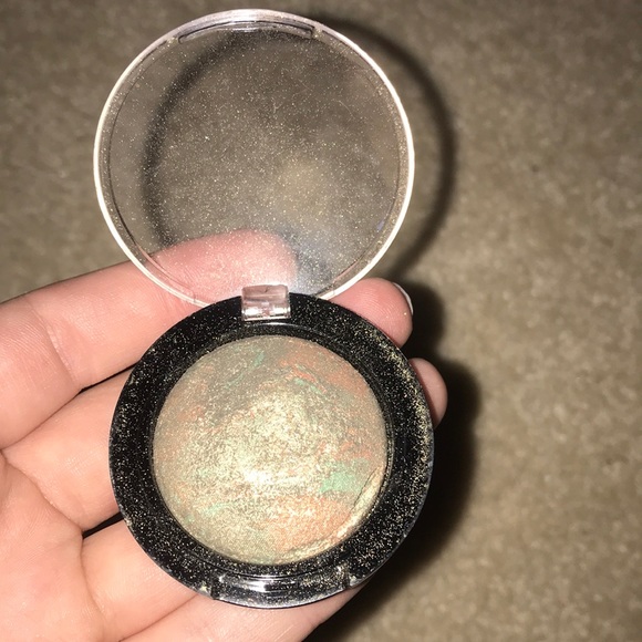 Avon eyeshadow - Picture 2 of 3